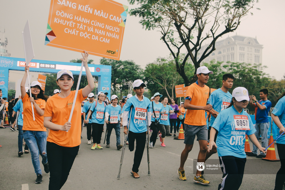 Bộ ảnh xúc động về nghị lực của những người khuyết tật trên đường chạy 5km ở Sài Gòn - Ảnh 9.