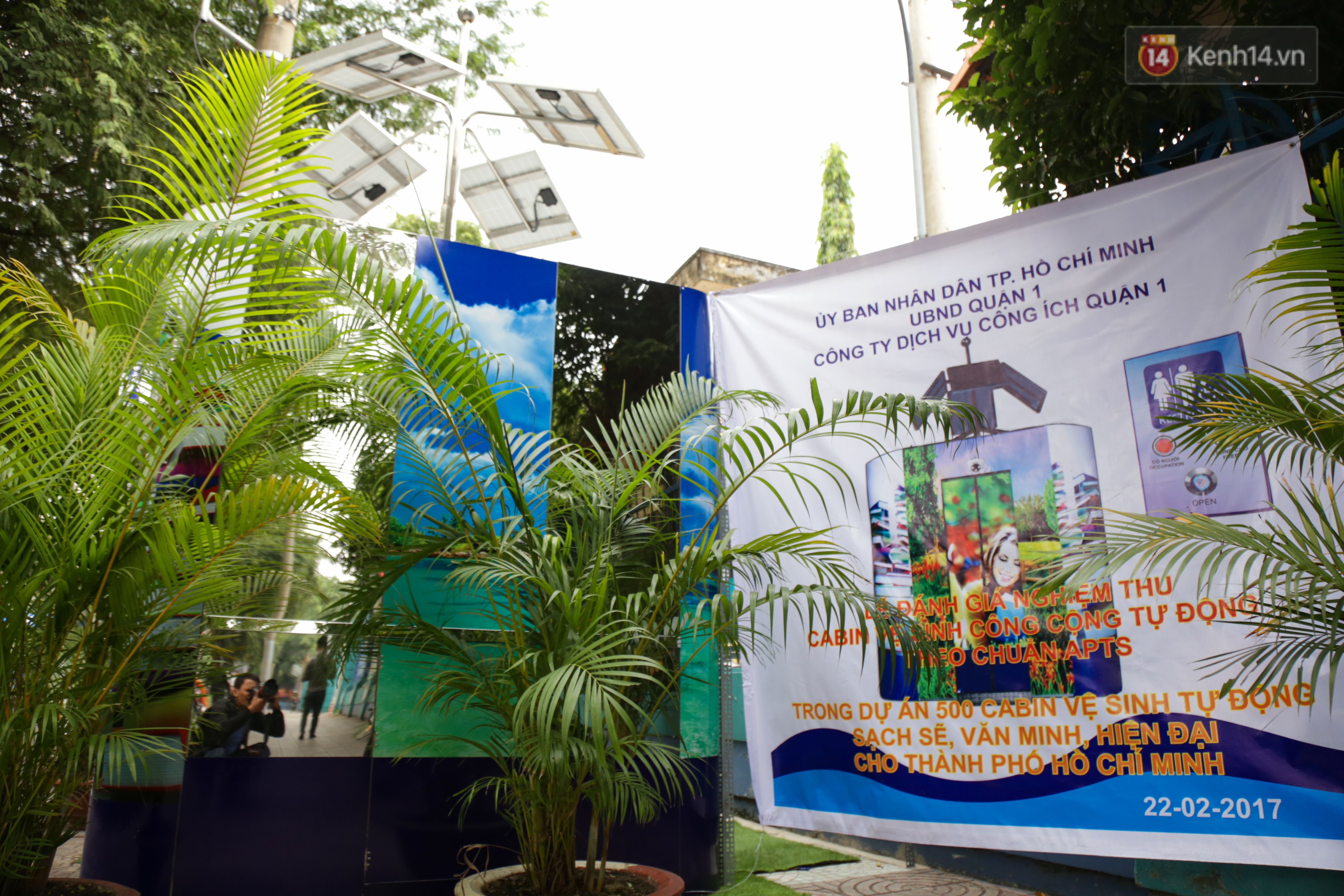 Cận cảnh nhà vệ sinh miễn phí vận hành bằng năng lượng mặt trời đầu tiên ở Sài Gòn - Ảnh 4. Cận cảnh nhà vệ sinh miễn phí vận hành bằng năng lượng mặt trời đầu tiên ở Sài Gòn - Ảnh 4.