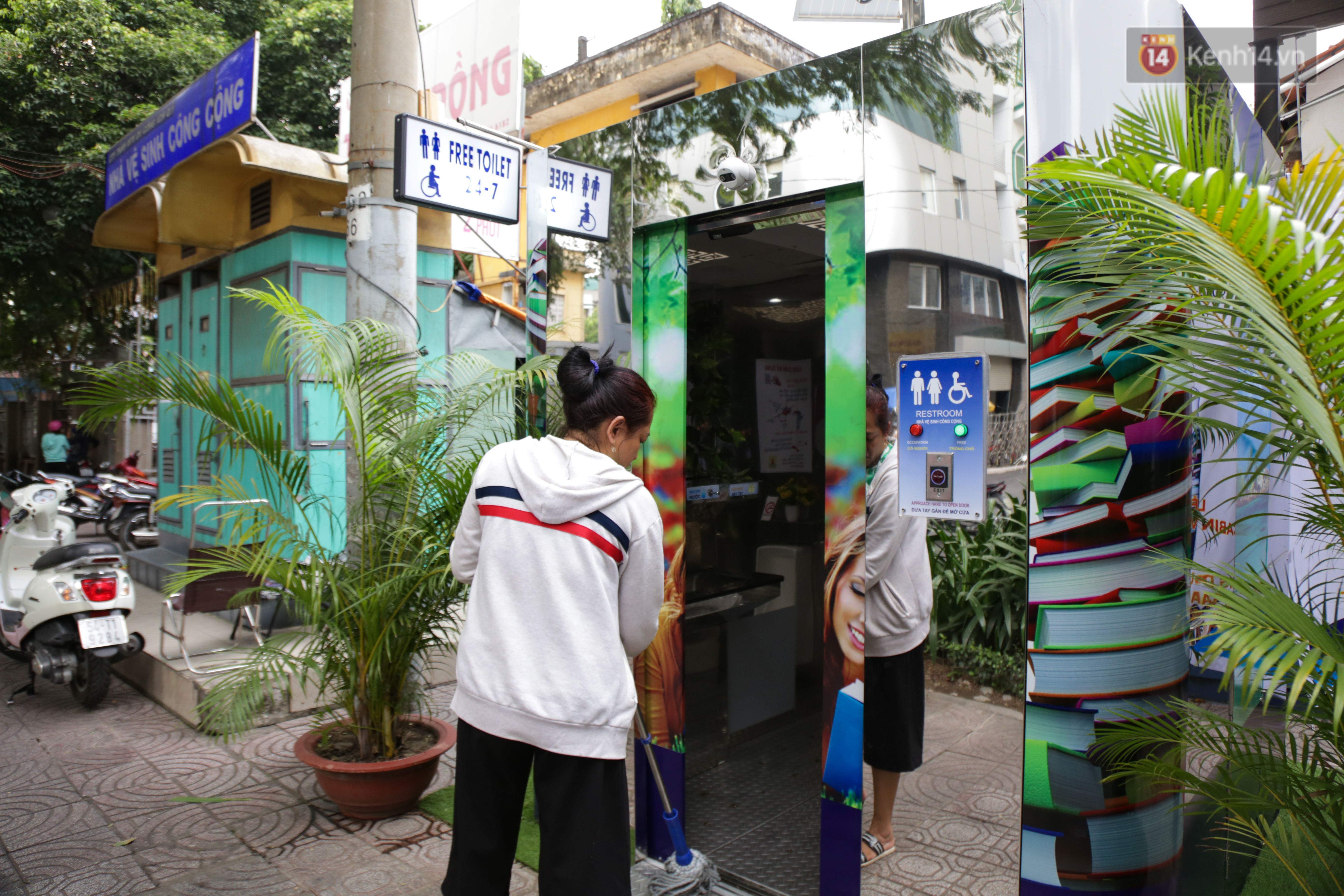 Cận cảnh nhà vệ sinh miễn phí vận hành bằng năng lượng mặt trời đầu tiên ở Sài Gòn - Ảnh 18. Cận cảnh nhà vệ sinh miễn phí vận hành bằng năng lượng mặt trời đầu tiên ở Sài Gòn - Ảnh 18.