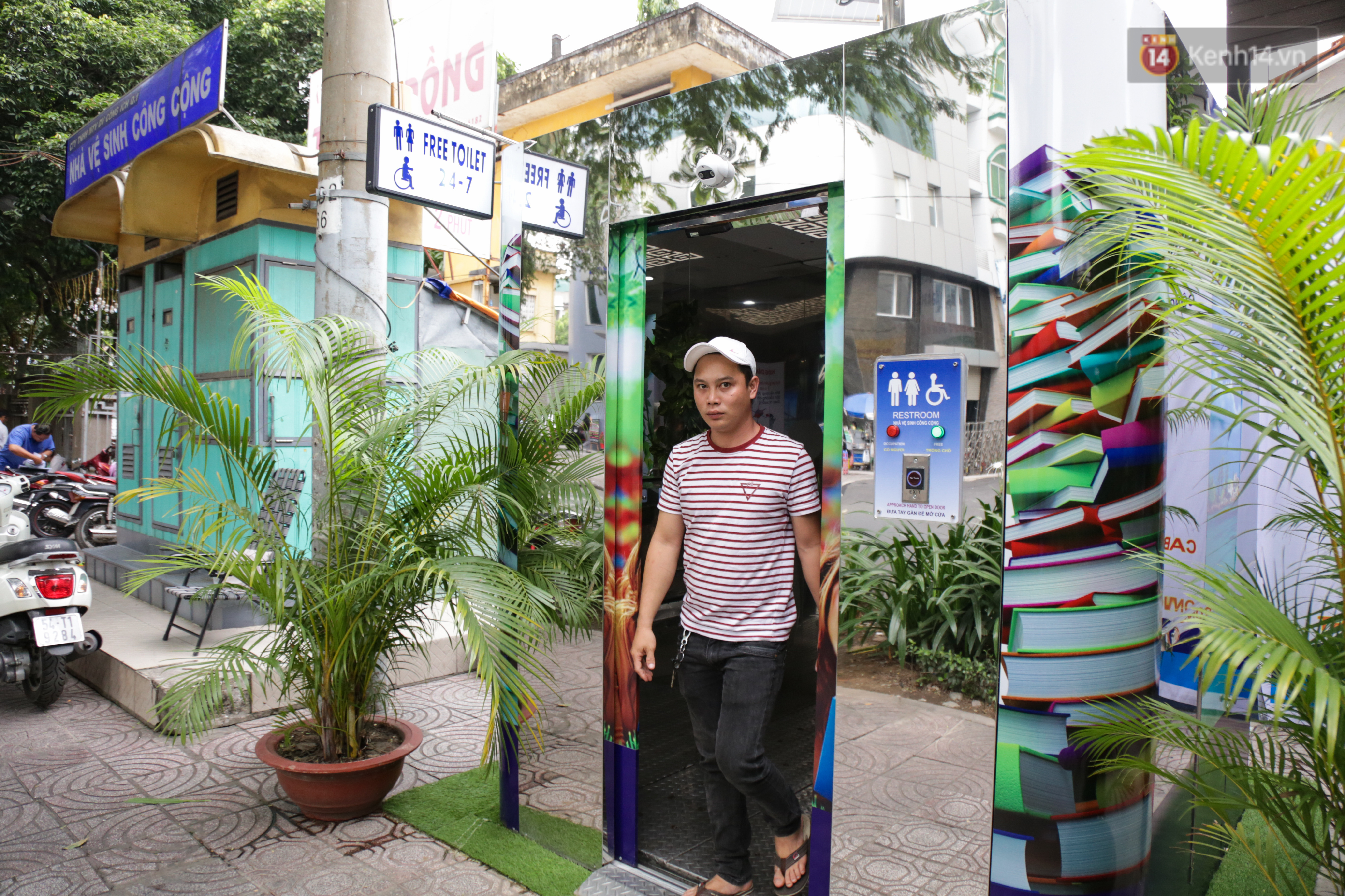 Cận cảnh nhà vệ sinh miễn phí vận hành bằng năng lượng mặt trời đầu tiên ở Sài Gòn - Ảnh 3. Cận cảnh nhà vệ sinh miễn phí vận hành bằng năng lượng mặt trời đầu tiên ở Sài Gòn - Ảnh 3.