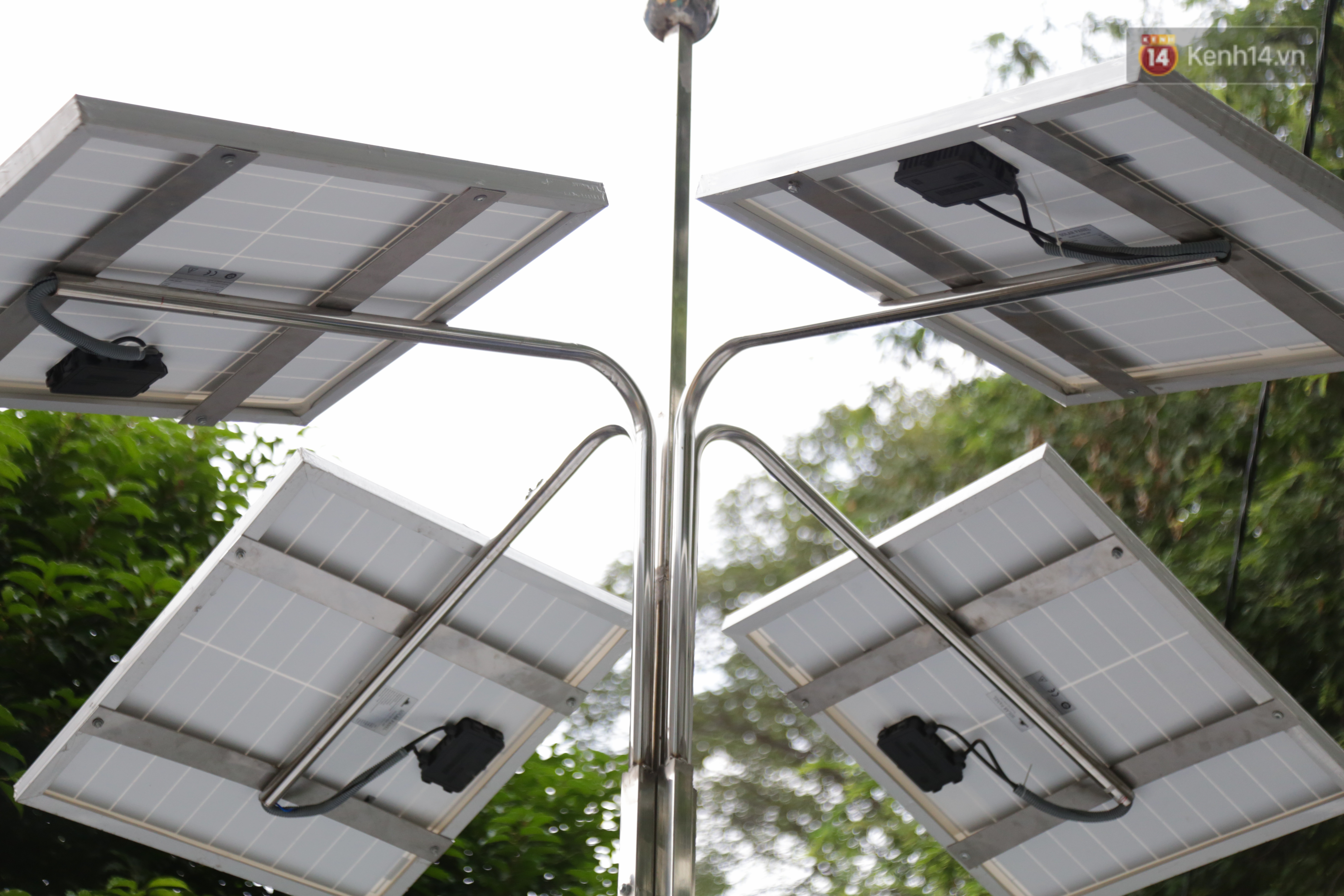 Cận cảnh nhà vệ sinh miễn phí vận hành bằng năng lượng mặt trời đầu tiên ở Sài Gòn - Ảnh 5. Cận cảnh nhà vệ sinh miễn phí vận hành bằng năng lượng mặt trời đầu tiên ở Sài Gòn - Ảnh 5.