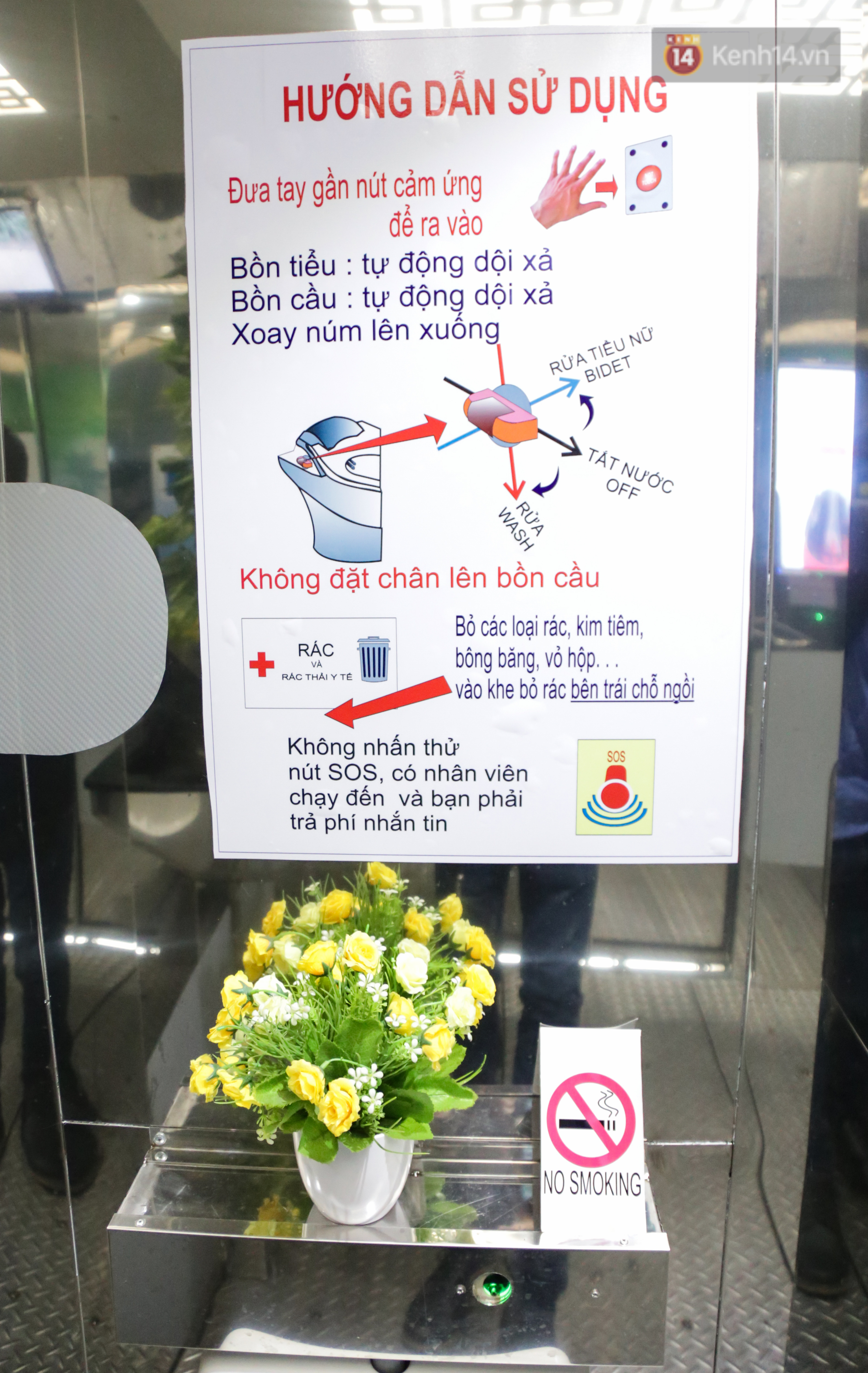 Cận cảnh nhà vệ sinh miễn phí vận hành bằng năng lượng mặt trời đầu tiên ở Sài Gòn - Ảnh 12. Cận cảnh nhà vệ sinh miễn phí vận hành bằng năng lượng mặt trời đầu tiên ở Sài Gòn - Ảnh 12.