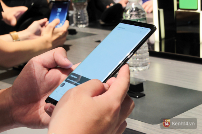 Trên tay nhanh bom tấn Galaxy Note8 vừa ra mắt tại Mỹ: Sao đẹp quá Samsung ơi! - Ảnh 9.
