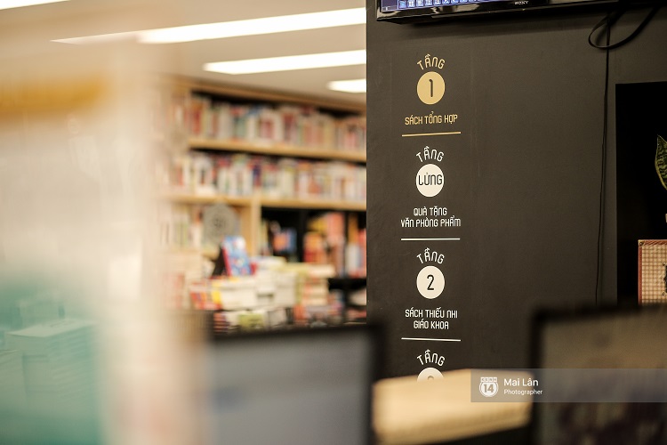 Nhà sách 4 tầng vừa có triển lãm, vừa có cà phê, lại đầy góc chụp ảnh sống ảo đang làm giới trẻ Hà Nội mê mệt - Ảnh 5. Nhà sách 4 tầng vừa có triển lãm, vừa có cà phê, lại đầy góc chụp ảnh sống ảo đang làm giới trẻ Hà Nội mê mệt - Ảnh 5.
