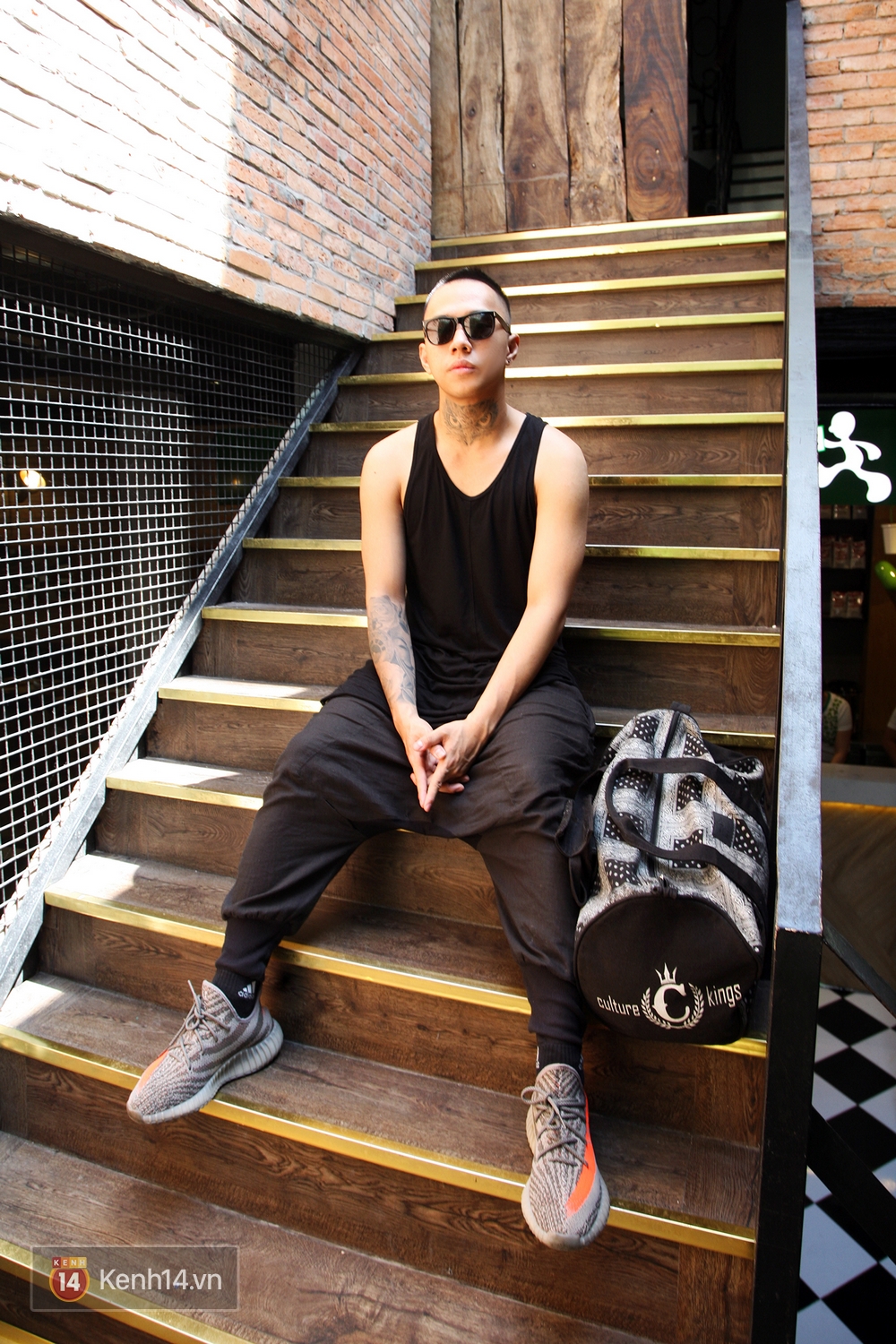 Street style 2 miền: Phong cách bụi bặm lên ngôi, bạn trẻ nào cũng chất bá cháy - Ảnh 14. Street style 2 miền: Phong cách bụi bặm lên ngôi, bạn trẻ nào cũng chất bá cháy - Ảnh 14.