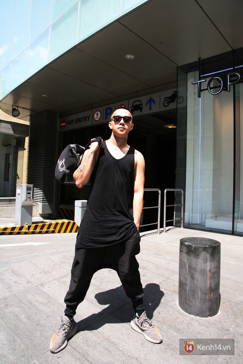 Street style 2 miền: Phong c&aacute;ch bụi bặm l&ecirc;n ng&ocirc;i, bạn trẻ n&agrave;o cũng chất b&aacute; ch&aacute;y - Ảnh 15.