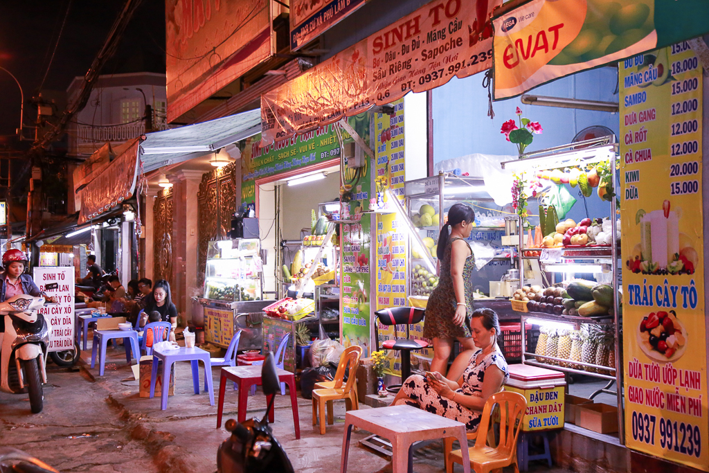 Phố ẩm thực hội tụ các món ăn 3 miền đầu tiên ở Sài Gòn có gì đặc biệt? - Ảnh 5.