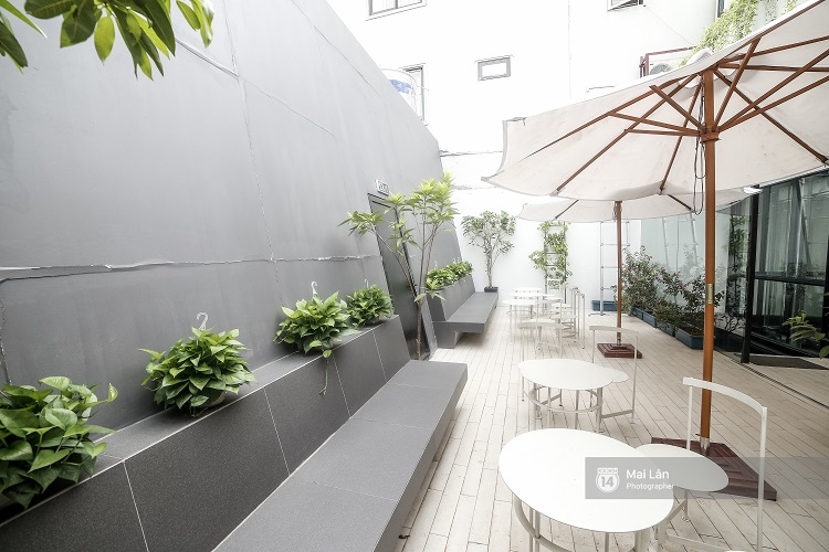 Nhà sách 4 tầng vừa có triển lãm, vừa có cà phê, lại đầy góc chụp ảnh sống ảo đang làm giới trẻ Hà Nội mê mệt - Ảnh 11. Nhà sách 4 tầng vừa có triển lãm, vừa có cà phê, lại đầy góc chụp ảnh sống ảo đang làm giới trẻ Hà Nội mê mệt - Ảnh 11.