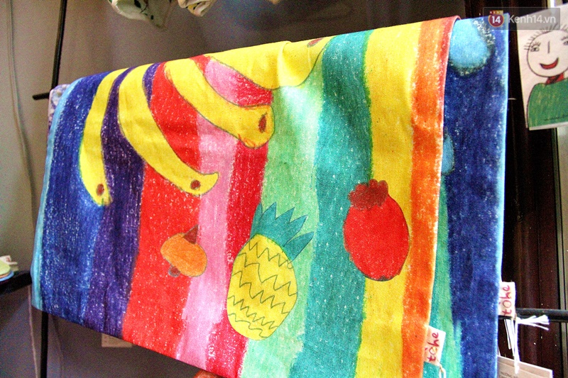 Câu chuyện về Tòhe: Đừng thương hại những họa sĩ nhí mắc bệnh tự kỷ, mà hãy công nhận tài năng của các em - Ảnh 10. Câu chuyện về Tòhe: Đừng thương hại những họa sĩ nhí mắc bệnh tự kỷ, mà hãy công nhận tài năng của các em - Ảnh 10.