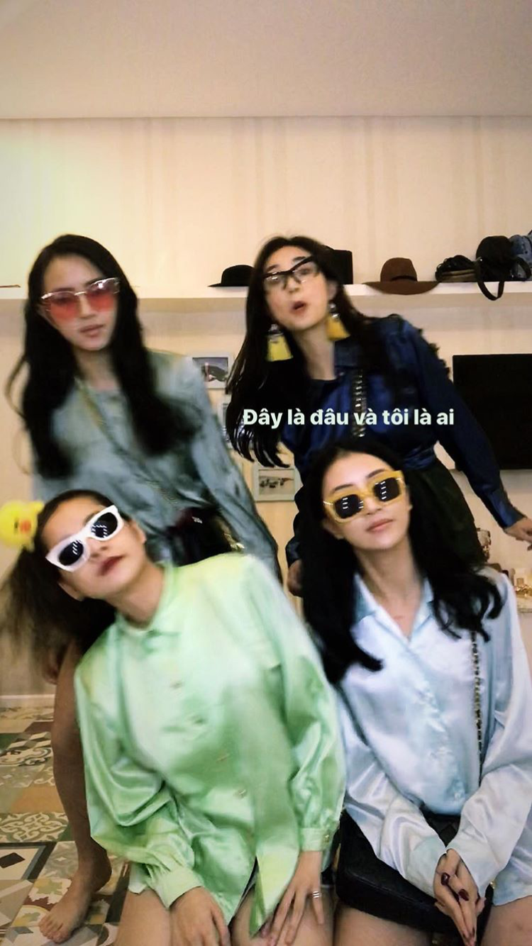 Khoảnh khắc hot nhất ngày: Khi 4 hotgirl hàng đầu chị chị em em sát cánh cùng nhau! - Ảnh 1. Khoảnh khắc hot nhất ngày: Khi 4 hotgirl hàng đầu chị chị em em sát cánh cùng nhau! - Ảnh 1.