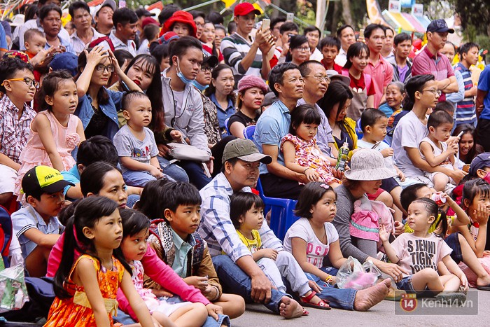 Hàng nghìn người ùn ùn đổ về khu vui chơi trong ngày cuối năm, Thảo Cầm Viên Sài Gòn quá tải - Ảnh 14.