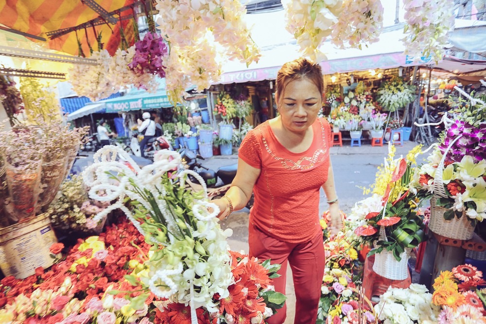 Vụ cô gái quậy tung tiệm hoa vì bị chê Ngực lép mà sao hung dữ: Chủ cửa hàng lên tiếng - Ảnh 6. Vụ cô gái quậy tung tiệm hoa vì bị chê Ngực lép mà sao hung dữ: Chủ cửa hàng lên tiếng - Ảnh 6.
