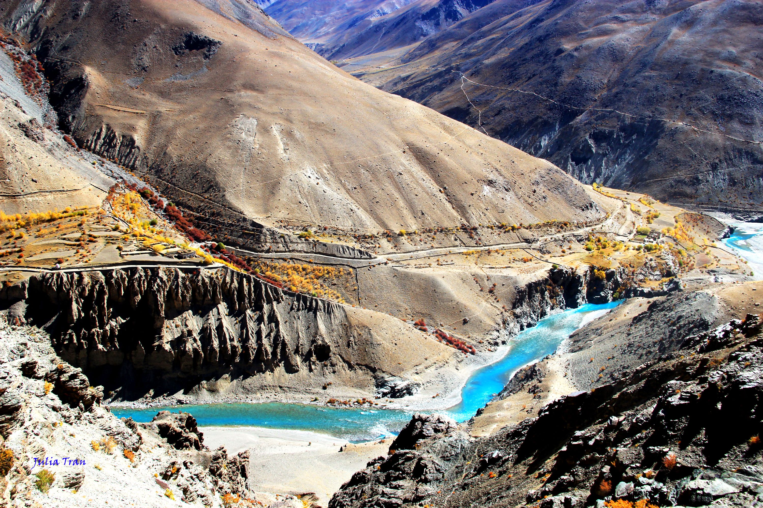 Mùa thu ở Ladakh: Hành trình trải nghiệm của 1 phụ nữ Việt đến nơi đẹp tựa “thiên đường ẩn giấu” ở Ấn Độ - Ảnh 1. Mùa thu ở Ladakh: Hành trình trải nghiệm của 1 phụ nữ Việt đến nơi đẹp tựa “thiên đường ẩn giấu” ở Ấn Độ - Ảnh 1.