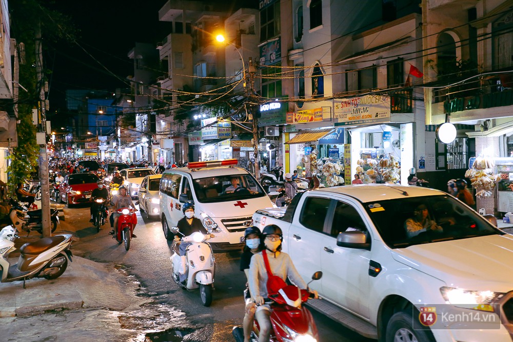 Nghịch lý kỳ lạ ở Sài Gòn: 2 cây cầu song song, người dân chen chúc đến kẹt xe trên cây cầu sắt cũ và hẹp - Ảnh 16. Nghịch lý kỳ lạ ở Sài Gòn: 2 cây cầu song song, người dân chen chúc đến kẹt xe trên cây cầu sắt cũ và hẹp - Ảnh 16.
