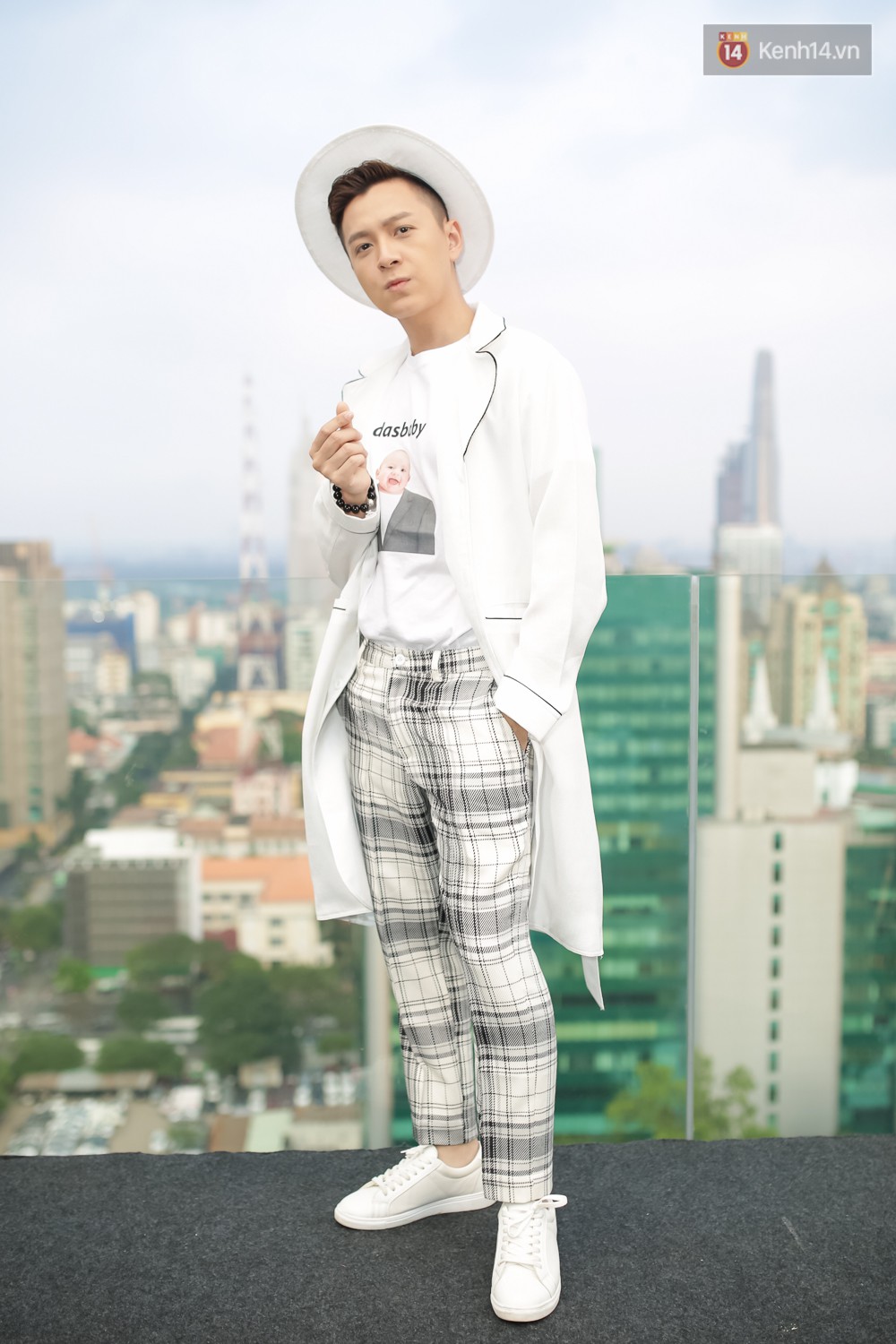 Minh Hằng đưa chuyện đề nghị cấp giấy phép biểu diễn, chèn ép trong showbiz vào MV mới - Ảnh 7. Minh Hằng đưa chuyện đề nghị cấp giấy phép biểu diễn, chèn ép trong showbiz vào MV mới - Ảnh 7.