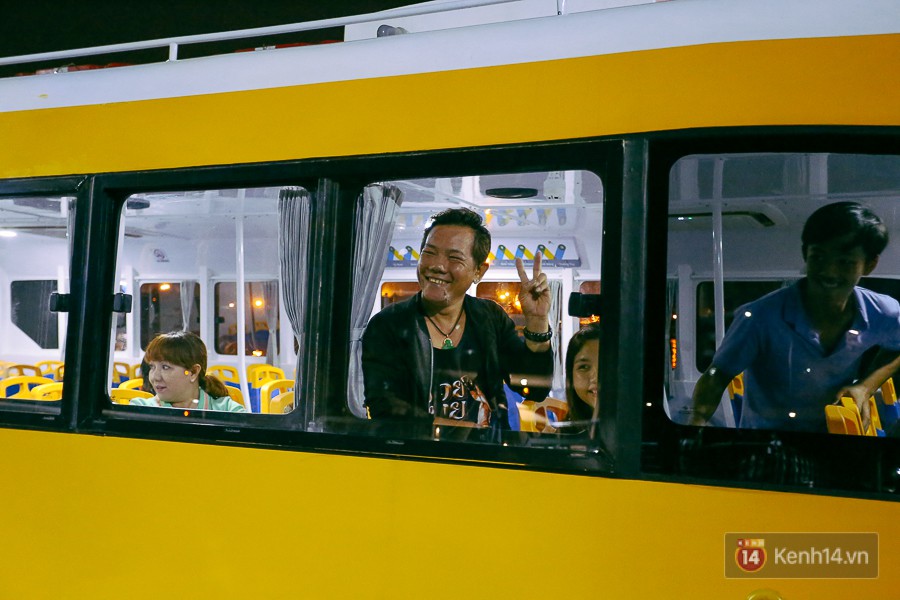 Buýt đường sông ở Sài Gòn cháy vé sau 10 ngày miễn phí, người dân chờ 2 tiếng mới được lên tàu - Ảnh 15. Buýt đường sông ở Sài Gòn cháy vé sau 10 ngày miễn phí, người dân chờ 2 tiếng mới được lên tàu - Ảnh 15.