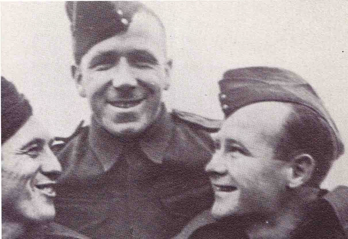 3 anh hùng chiến tranh và hành trình đưa thành Manchester lên đỉnh - Ảnh 1.