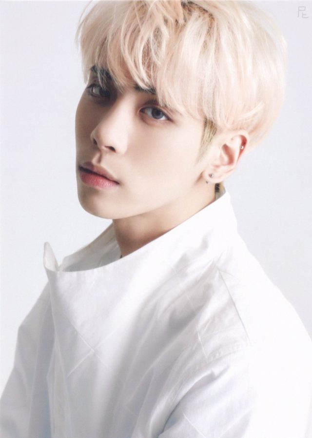 Từ vụ Jonghyun tự sát - tại sao những người thành công, sự nghiệp lẫy lừng vẫn bị trầm cảm? - Ảnh 1.