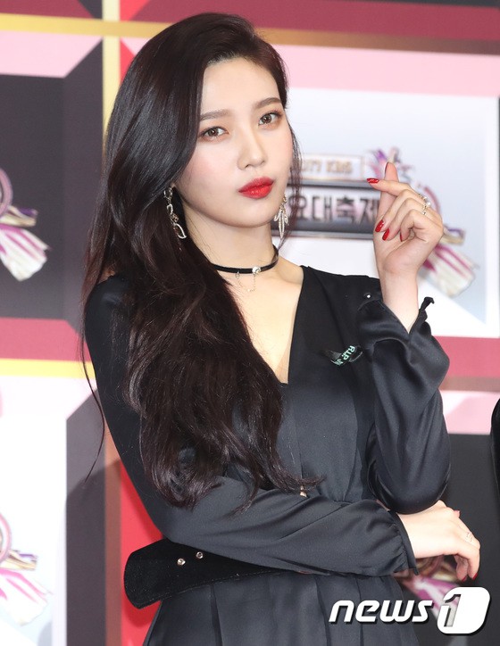 Thảm đỏ KBS Gayo Daejun: Gương mặt đẹp trai nhất thế giới thi diễn sâu bên EXO, Wanna One, Joy và Umji đọ sắc nữ thần - Ảnh 29.