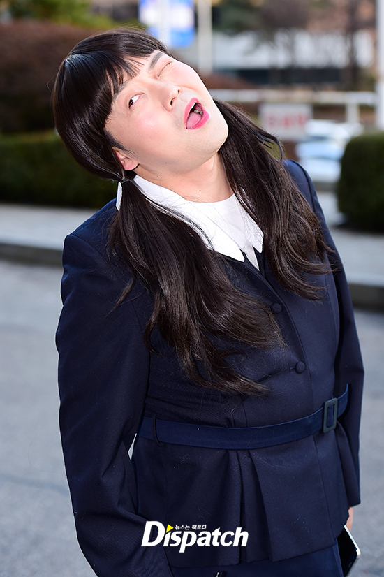 Mỹ nh&acirc;n Jeon Somi, Kim Se Jeong c&ugrave;ng d&agrave;n nghệ sĩ h&agrave;i đọ d&aacute;ng nữ sinh: Ai thắng trong cuộc chiến g&acirc;y cười n&agrave;y? - Ảnh 7.