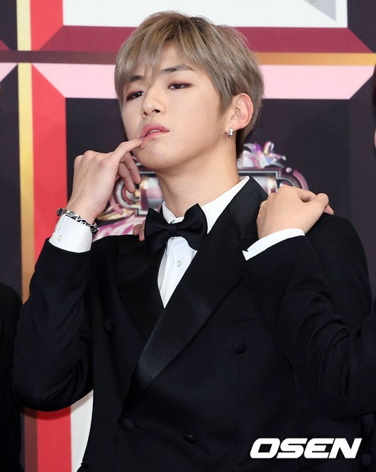 Thảm đỏ KBS Gayo Daejun: Gương mặt đẹp trai nhất thế giới thi diễn sâu bên EXO, Wanna One, Joy và Umji đọ sắc nữ thần - Ảnh 10.
