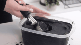 Tự l&agrave;m kem tinh than tre ngay tại nh&agrave;: vừa dễ lại vừa ngon - Ảnh 5.
