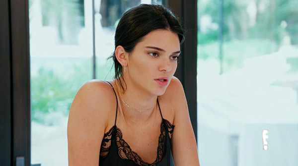 Kendall Jenner gọi bố ruột là điên vì nói xấu cả gia đình sau khi chuyển giới - Ảnh 3.