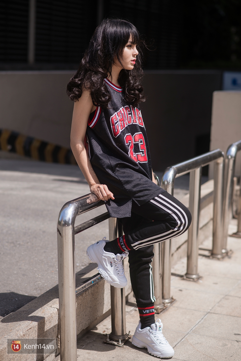 Street style 2 miền: Phong cách bụi bặm lên ngôi, bạn trẻ nào cũng chất bá cháy - Ảnh 6. Street style 2 miền: Phong cách bụi bặm lên ngôi, bạn trẻ nào cũng chất bá cháy - Ảnh 6.