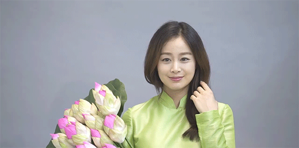 Cư dân mạng xuýt xoa với vẻ đẹp tựa nữ thần của Kim Tae Hee trong tà áo dài dù đang mang bầu - Ảnh 4.