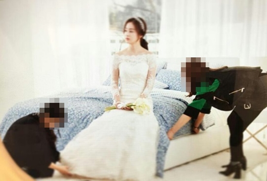 Trước ngày lên xe hoa, netizen truyền tay loạt ảnh Kim Tae Hee mặc váy cưới đẹp như nữ thần - Ảnh 2.