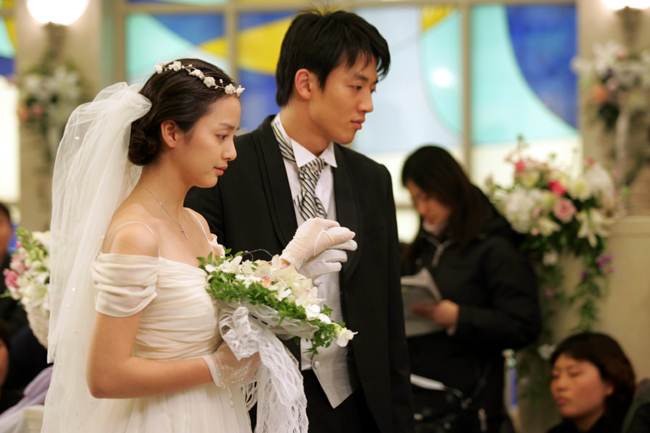 Trước ngày lên xe hoa, netizen truyền tay loạt ảnh Kim Tae Hee mặc váy cưới đẹp như nữ thần - Ảnh 8.