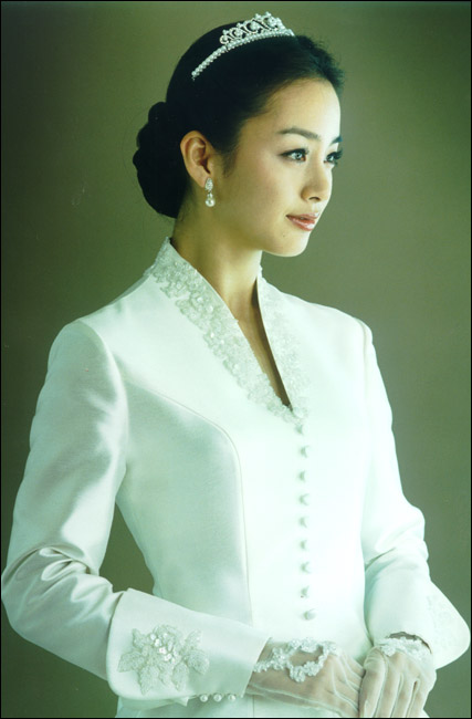 Trước ngày lên xe hoa, netizen truyền tay loạt ảnh Kim Tae Hee mặc váy cưới đẹp như nữ thần - Ảnh 18.