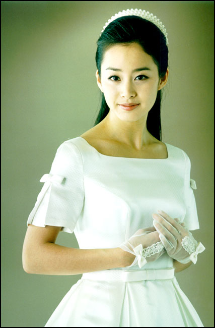 Trước ngày lên xe hoa, netizen truyền tay loạt ảnh Kim Tae Hee mặc váy cưới đẹp như nữ thần - Ảnh 21.