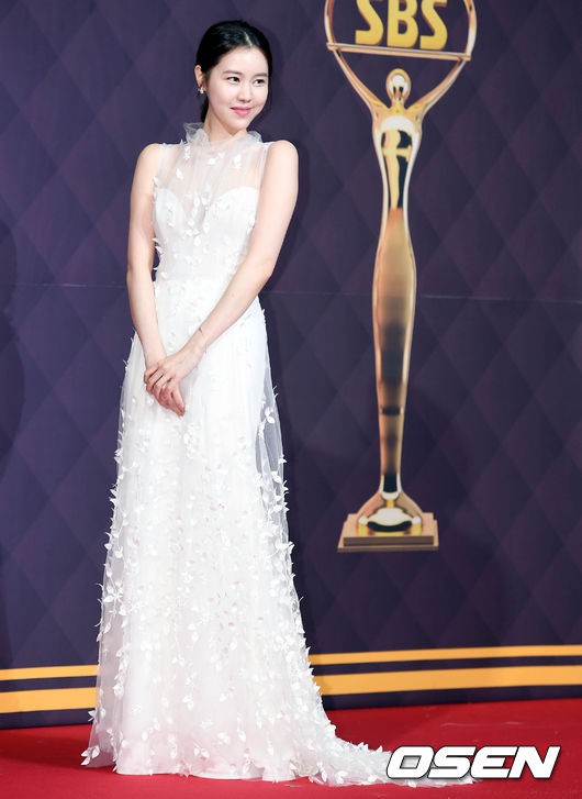 Thảm đỏ SBS Drama Awards: Nữ thần Suzy cân cả Yuri và dàn mỹ nhân hàng đầu Kpop, cặp vợ chồng Jisung quyền lực xuất hiện - Ảnh 34.