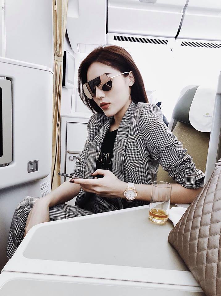 Điểm chung giữa Sơn Tùng và Hoa hậu Kỳ Duyên? Cả hai đều đang si mê không rời kính siêu nhân - Ảnh 3. Điểm chung giữa Sơn Tùng và Hoa hậu Kỳ Duyên? Cả hai đều đang si mê không rời kính siêu nhân - Ảnh 3.