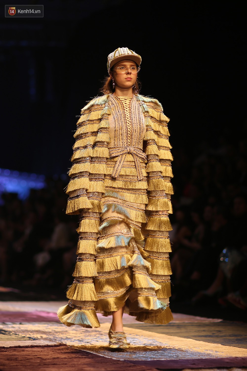 VIFW ngày 1: Kim Dung mở màn xuất sắc, vedette Thanh Hằng xuất hiện siêu chất trong show của Công Trí - Ảnh 8. VIFW ngày 1: Kim Dung mở màn xuất sắc, vedette Thanh Hằng xuất hiện siêu chất trong show của Công Trí - Ảnh 8.