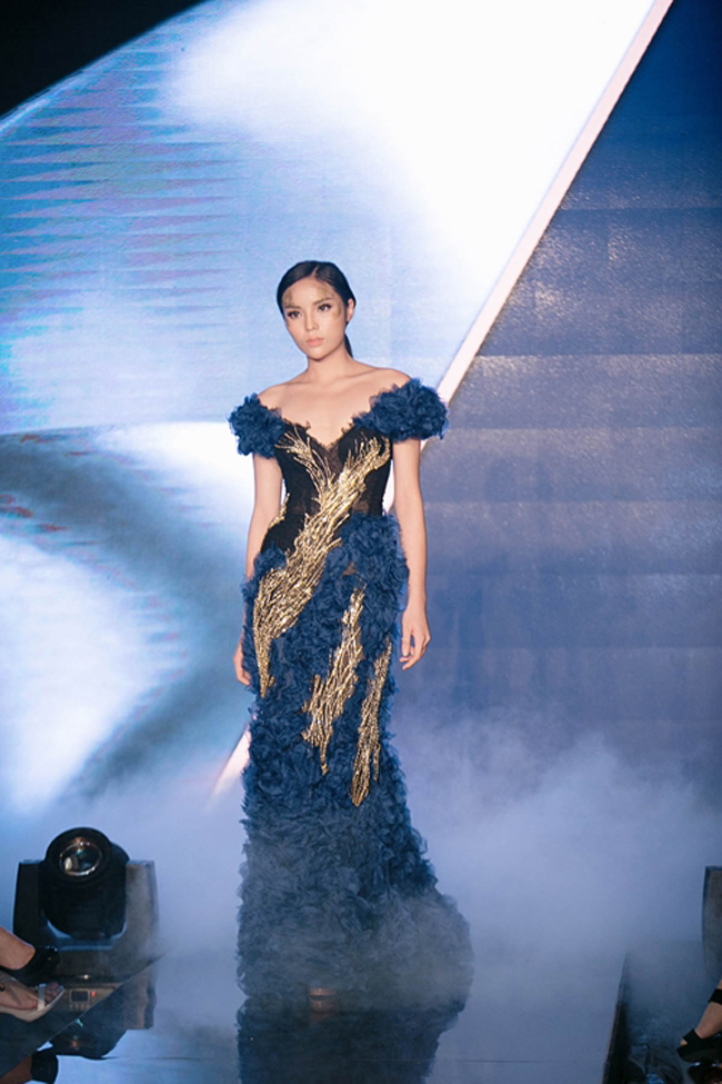 Đâu cần vương miện, Kỳ Duyên cũng vẫn đăng quang rạng ngời trên mọi sàn catwalk - Ảnh 15.