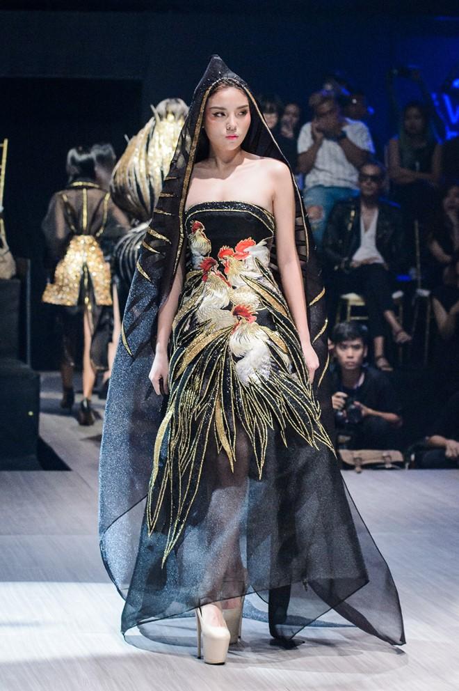 Đâu cần vương miện, Kỳ Duyên cũng vẫn đăng quang rạng ngời trên mọi sàn catwalk - Ảnh 12.