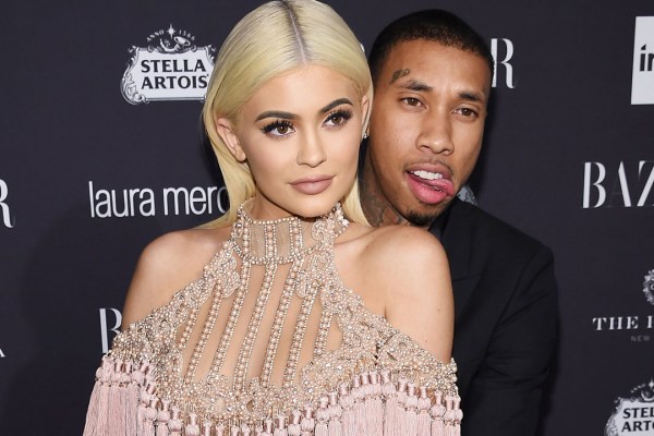 Vừa chia tay bạn trai gốc Việt, Kylie Jenner đã tay trong tay với tình mới - Ảnh 3.