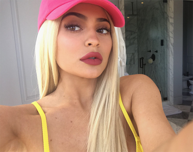 Kylie Jenner chiêu đãi fan loạt ảnh cực hot khi vừa lọt top 100 sao kiếm nhiều tiền nhất - Ảnh 1.