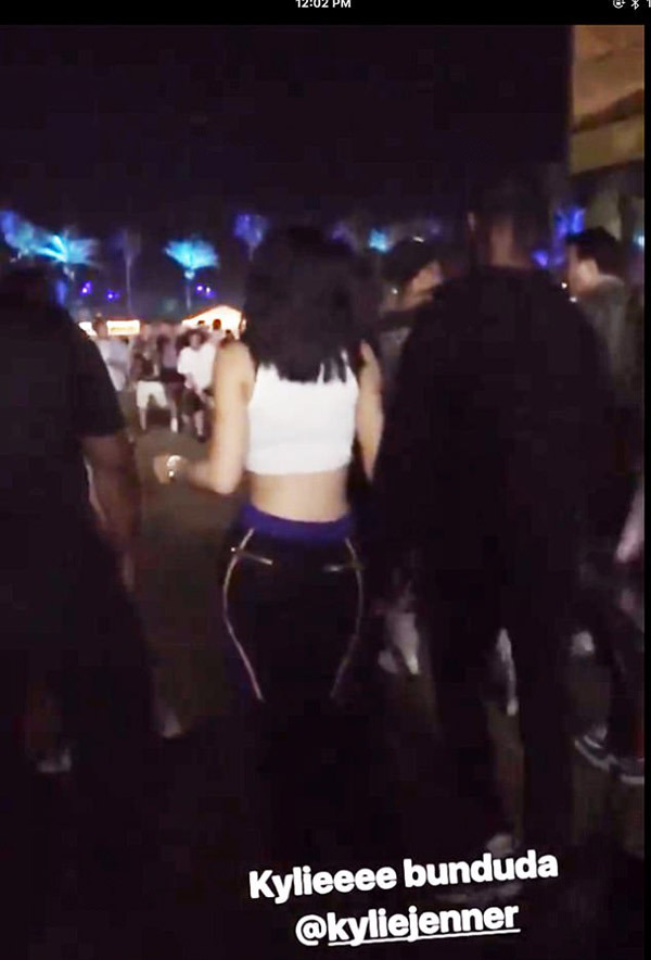 Vừa chia tay bạn trai gốc Việt, Kylie Jenner đã tay trong tay với tình mới - Ảnh 1.