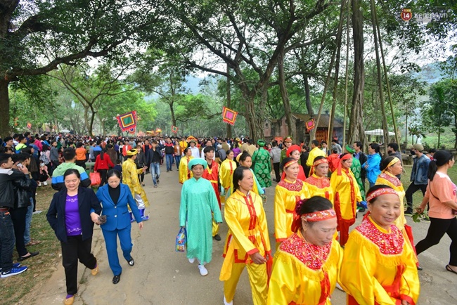 Hà Nội: Biển người chen nhau tham dự Hội Gióng - Đền Sóc - Ảnh 5.