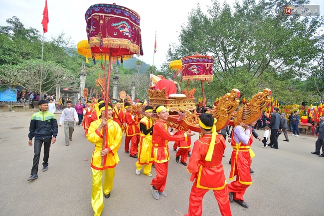 Hà Nội: Biển người chen nhau tham dự Hội Gióng - Đền Sóc - Ảnh 3.