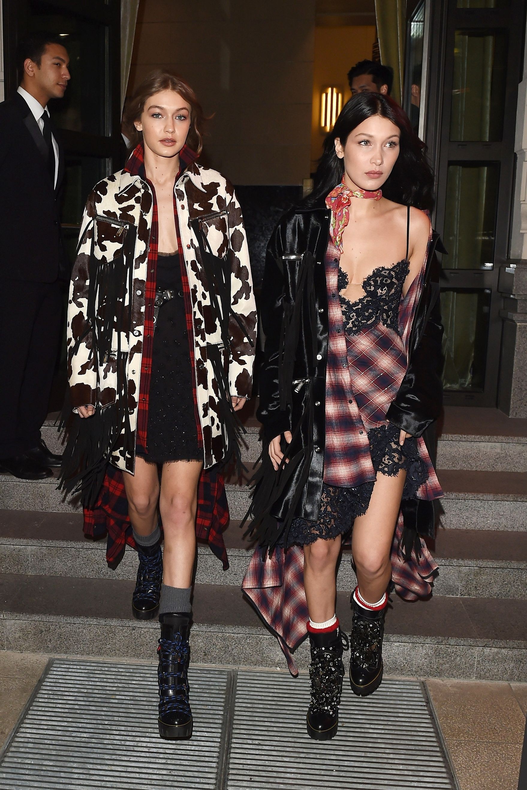 Không chỉ đẹp dần đều, chị em Gigi - Bella Hadid còn có những khoảnh khắc thời trang chất dần đều như thế này đây - Ảnh 2. Không chỉ đẹp dần đều, chị em Gigi - Bella Hadid còn có những khoảnh khắc thời trang chất dần đều như thế này đây - Ảnh 2.