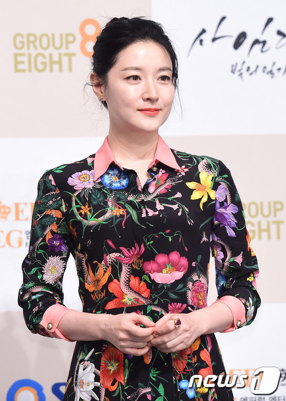 Có ai 46 tuổi rồi mà vẫn đẹp hoàn hảo như nàng Dae Jang Geum Lee Young Ae không? - Ảnh 9.