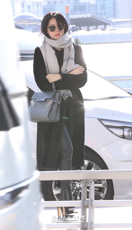 Sân bay MAMA Hồng Kông: Song Joong Ki khư khư nhẫn cưới, bà hoàng Lee Young Ae, EXO cùng dàn siêu sao đổ bộ - Ảnh 6.