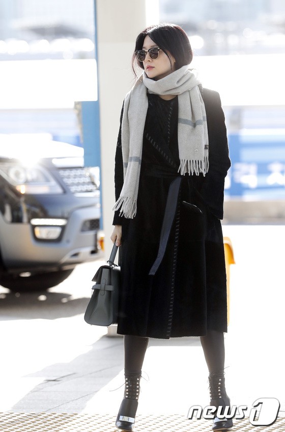 Sân bay MAMA Hồng Kông: Song Joong Ki khư khư nhẫn cưới, bà hoàng Lee Young Ae, EXO cùng dàn siêu sao đổ bộ - Ảnh 5.