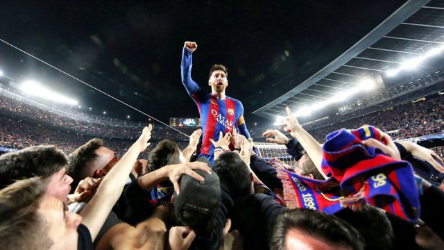 Barca sẽ bán tên sân Camp Nou để lót tay Messi gia hạn hợp đồng - Ảnh 2.