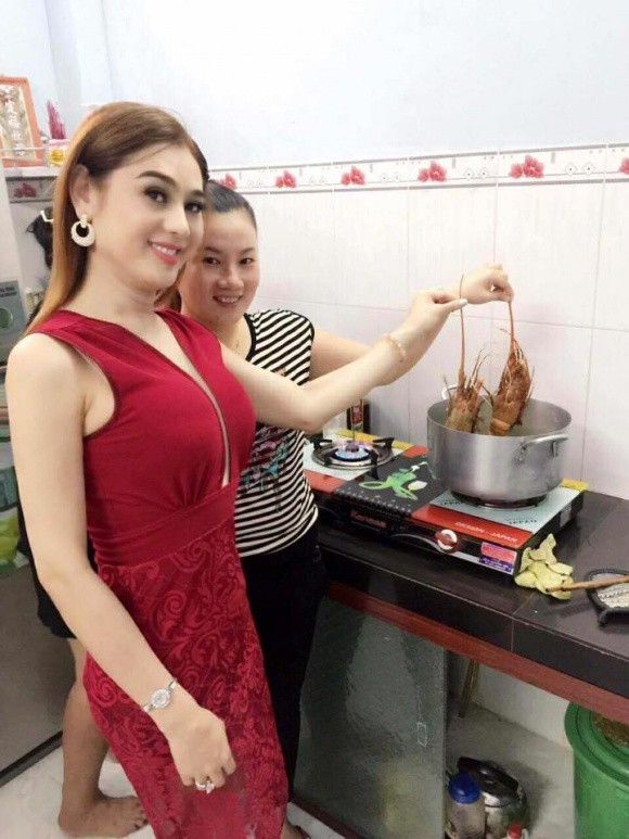 Chưa chính thức làm dâu, Lâm Khánh Chi đã được bố mẹ chồng hết mực cưng chiều - Ảnh 2.