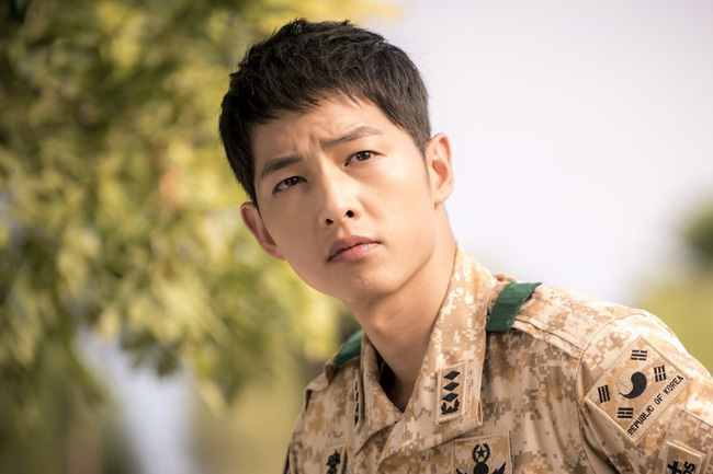 Chẳng kém Song Joong Ki, vẻ nam tính ngời ngời của Đại úy Yoo bản Đài Loan sẽ chinh phục bạn! - Ảnh 4.